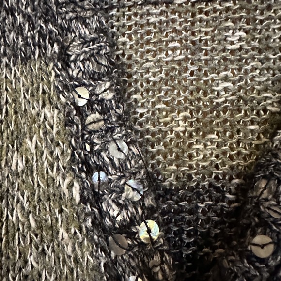 Mudd button up sweater with 2 pockets, Size M, black, white & green - Picture 2 of 3